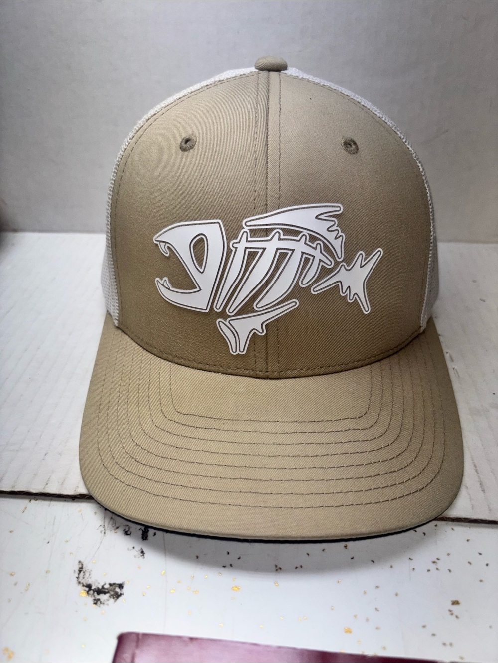 G. Loomis Snapback Trucker biege snap hat